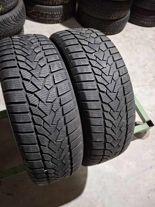 2 Anvelopele de iarnă 205 60 r16 Uniroyal