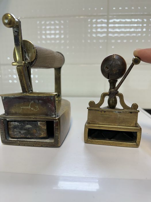 Fier de calcat rar antic medieval bronz masiv alama fonta anii 1800