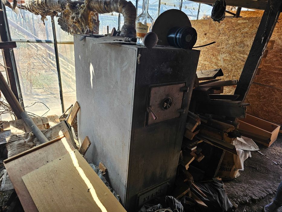 Продава се стъклена оранжерия