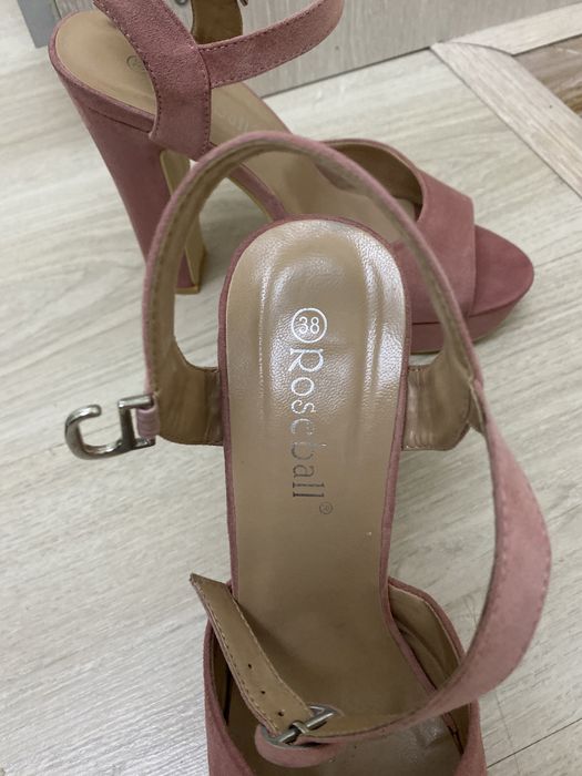 Продам босаножки