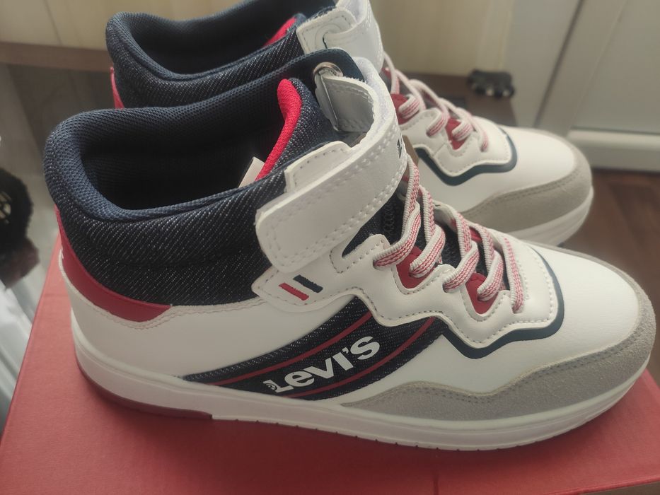 Vând ghete Levis Kids mărimea 35