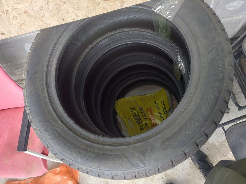 Покрышки новые комплект