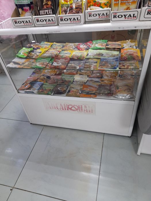 Срочно продам витрины   б/у