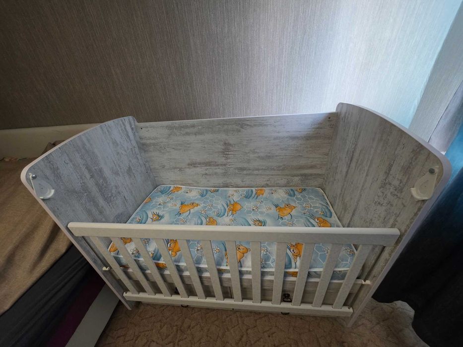 Продавам детска кошара Деси