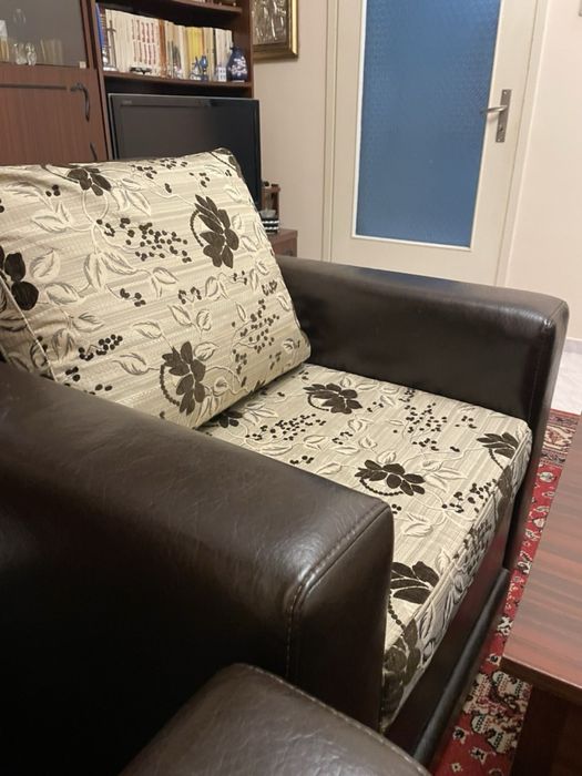 2 бр. фотьойла и маса