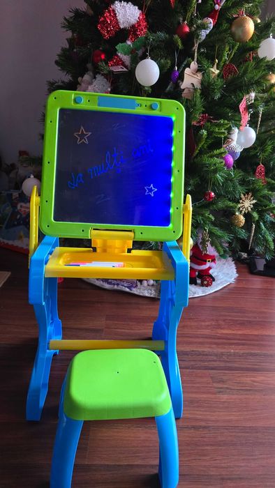 Vând tablă multifuncțională 2 în 1, măsuță și scaunel, cu leduri