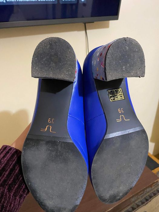 Vand pantofi cu toc