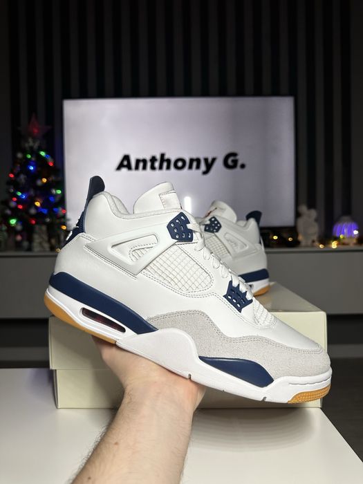Jordan Retro 4 SB - Navy