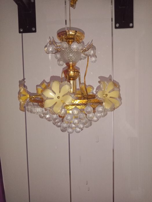 Продам люстру б/у