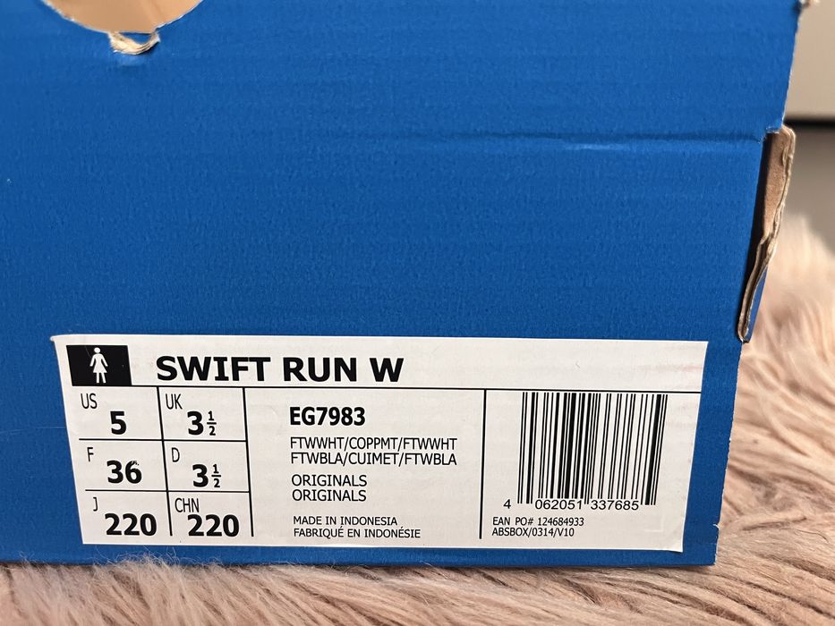 Маратонки Adidas бели със златно Swift Run