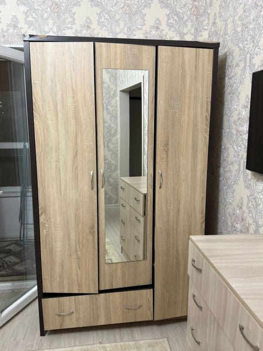 Шкаф и тумбочка со скидкой