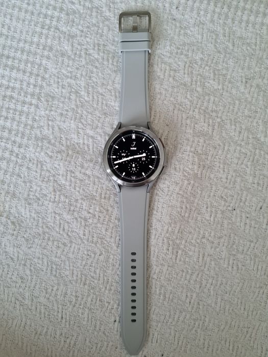 Продавам Samsung Watch 4 Classic 46mm + Комплект 4 Каишки