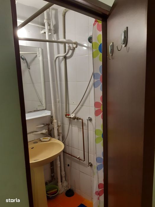 Vind apartament 2 camere în cartier Trivale, zona complex 1