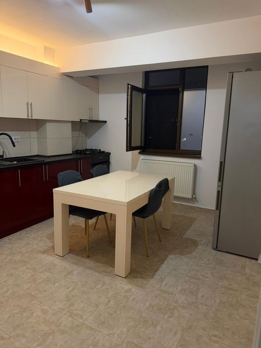 **DE ÎNCHIRIAT – Apartament 2 camere, decomandat, proaspăt renovat** .