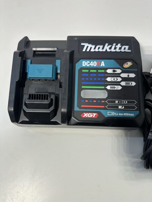 Incarcator Makita XGT 40V