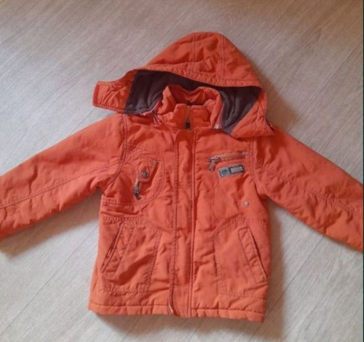 За 3 куртки 4000 тенге