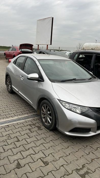 Dezmembram Honda Civic 1.3 benzina din 2013