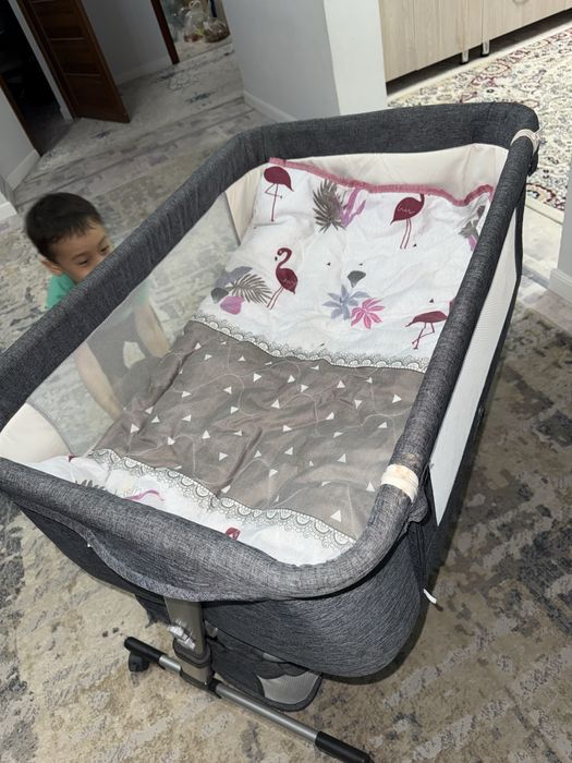 Манеж кровать для новорожденных.