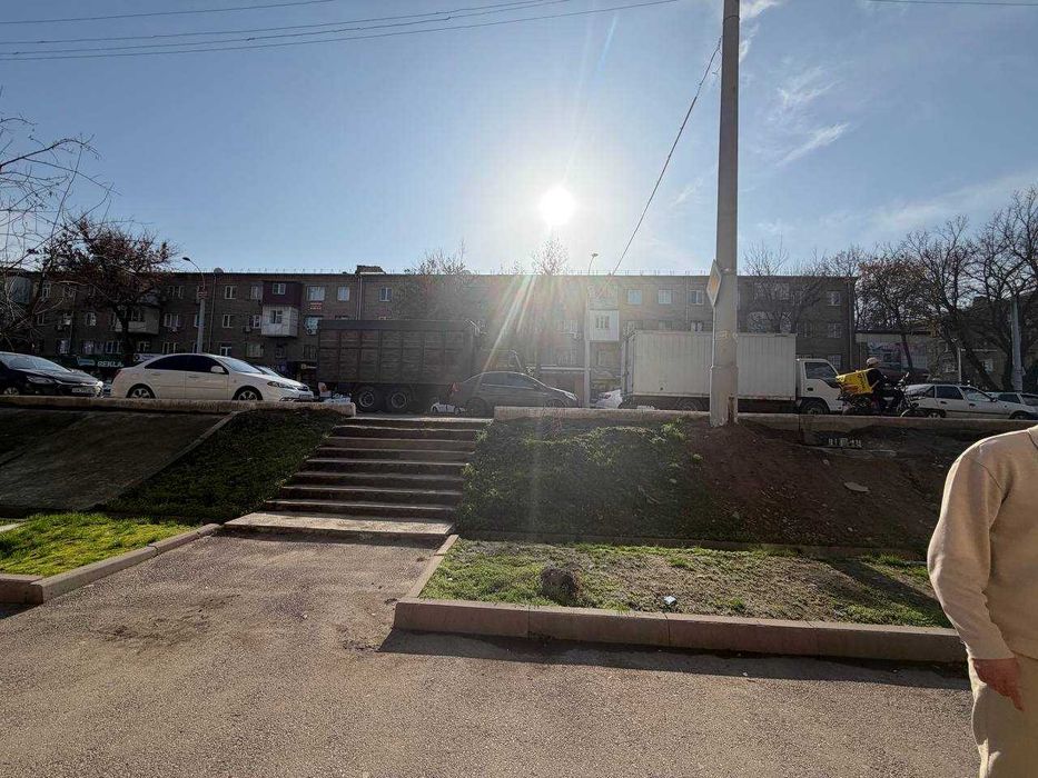 1-я линия на Чиланзаре — 60 м² с фасадом на дорогу Срочная продажа