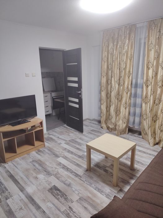 Închiriez garsoniera