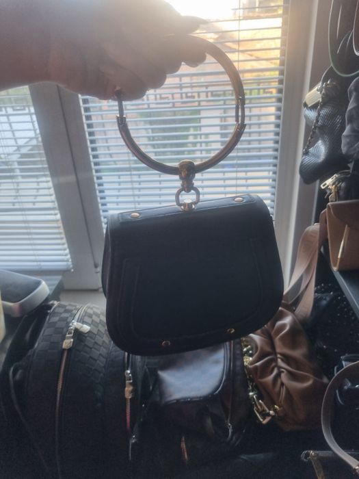 Чанта с метална дръжка