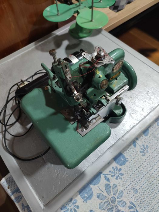 Швейная машина, оверлок.