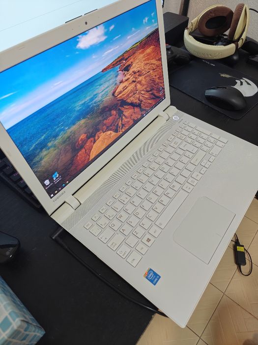 Лаптоп Тoshiba Satellite L50-C-22L 15.6"