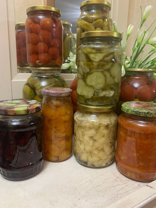 Продам соленые помидоры, ассорти. Салат.