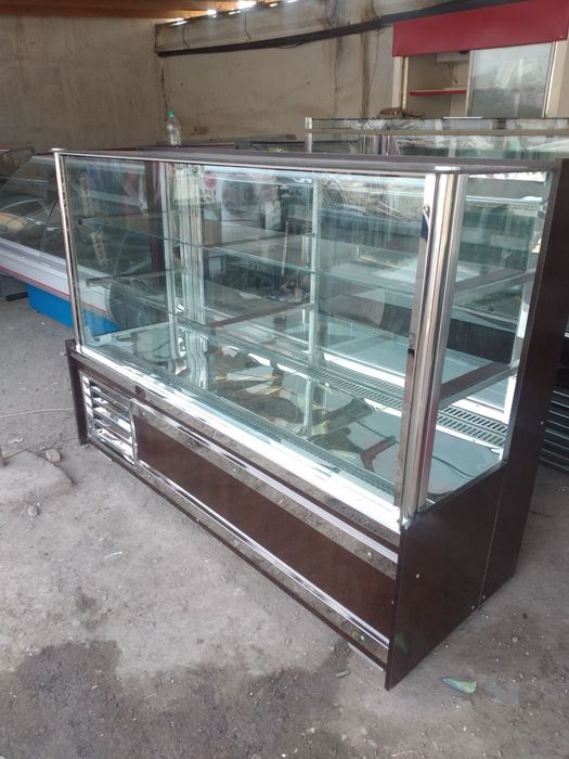 Продаются витиринный холодильники