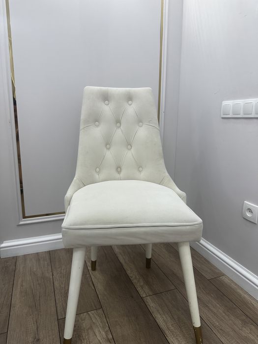 Мебель зеркало стулья