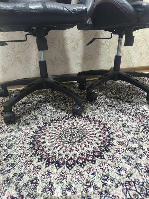 Игровое кресло чёрное б/у