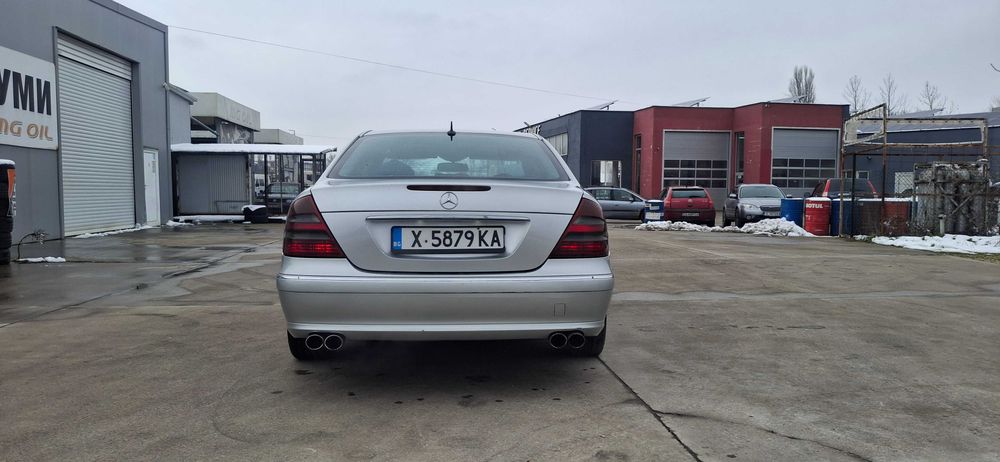 Продавам Мерцедес Е 270 CDI 177коня авангард 2004г