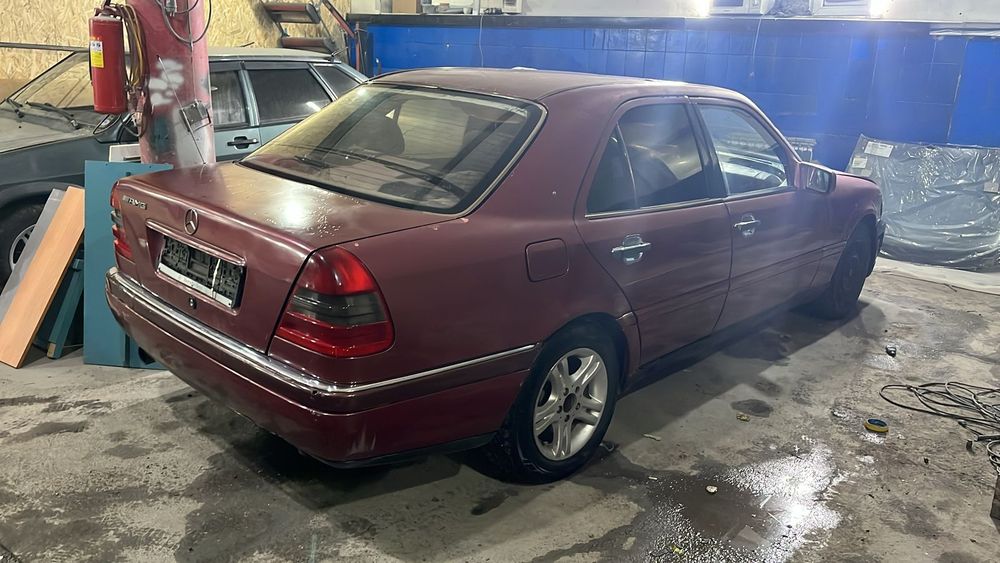 По запчастям продаётся МЕРСЕДЕС W202 C180