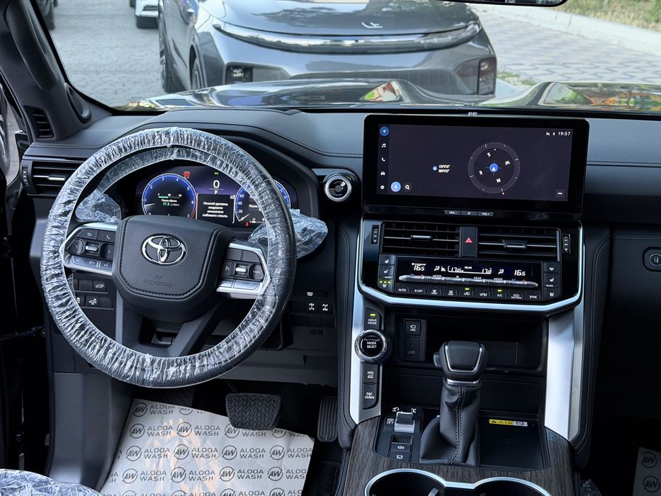 Toyota 300 3.5 full 2026-salondan olingan