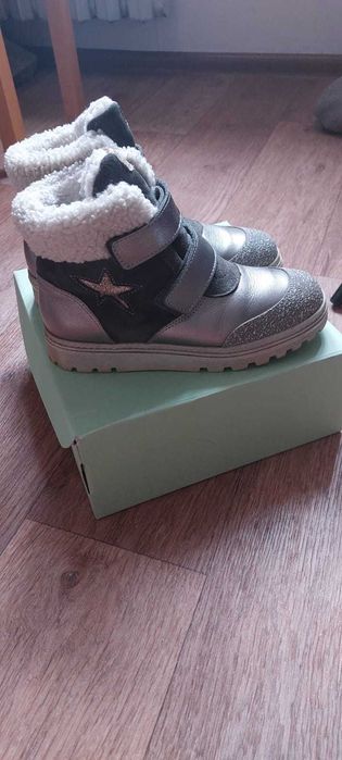 Продам зимние ботинки на девочку