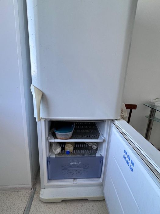 Продам холодильник и диван