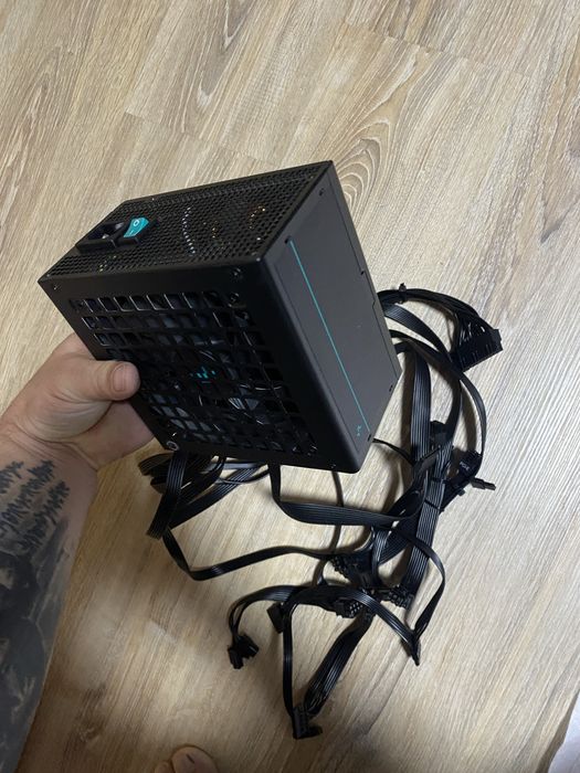 Продам блок питания на 700w deep cool PF700