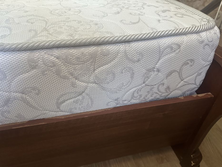 Продам матрас двух спальный 160