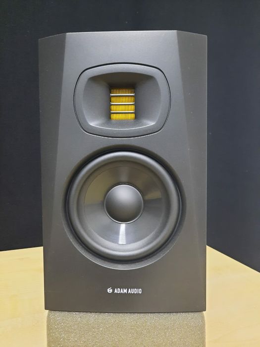 Студийное оборудование adam t5v