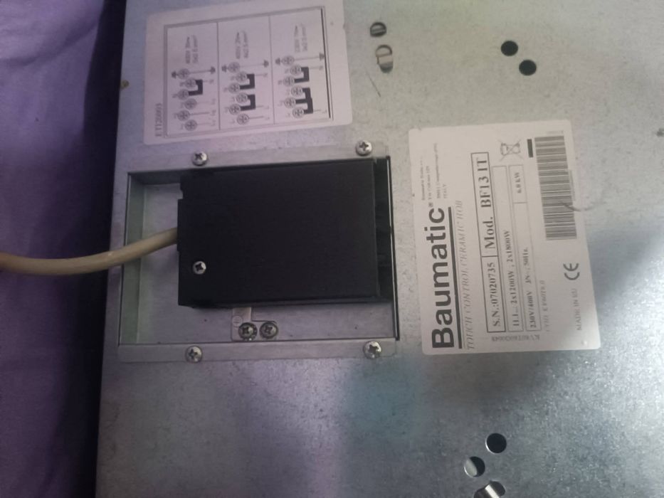 De vânzare plită electrică cu 4 ochiuri preț 250 RON