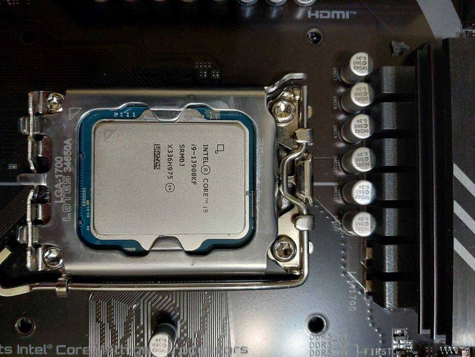 Intel Core i9 13900KF + Gigabyte Z790 Eagle AX Wi-Fi DDR5