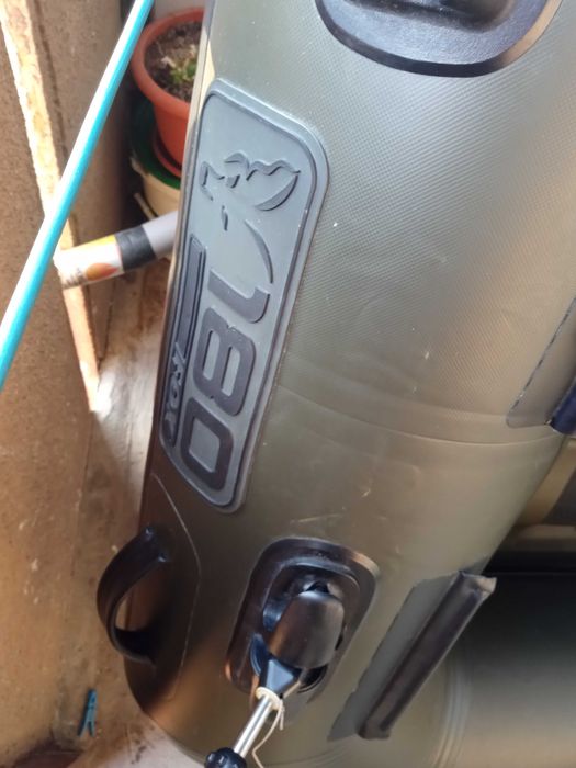 Надуваема лодка Fox 180