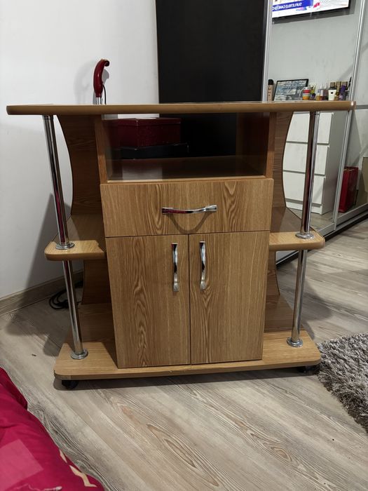 Vand Comoda in stare buna !!