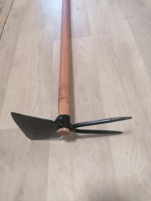 Sapă din foaie arc pentru straturi