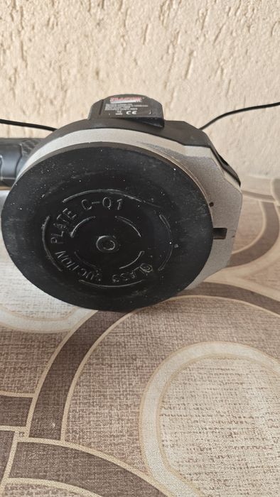 Masina cu ventuza, pentru nivelarea prin vibratii a placilor ceramice V07, cu 2 acumulatori LI-ION