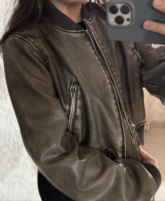 Куртка Zara продается новая