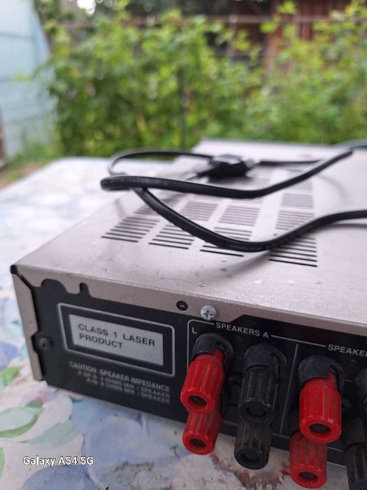 Продавам музикална уредба