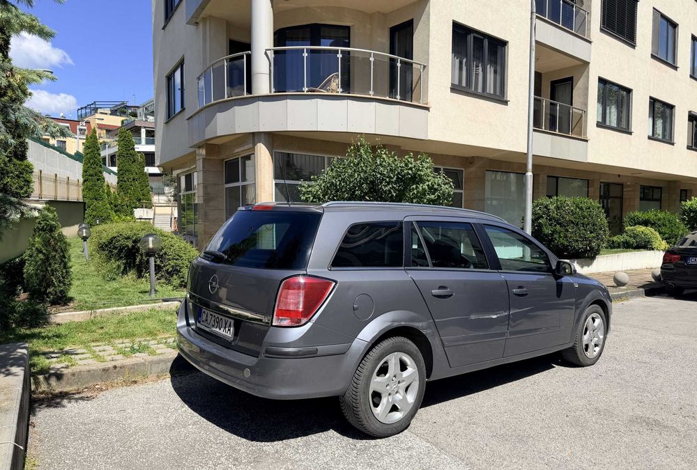 Opel Astra H Комби 1.6 Easytronic (115 к.с.), 2007 г. — бензин, сив металик