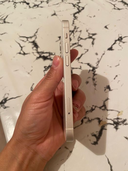 Смартфон iPhone 12