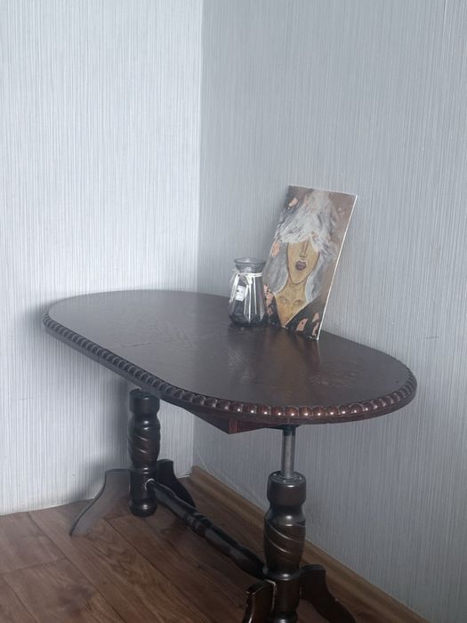 Стол в гостинную